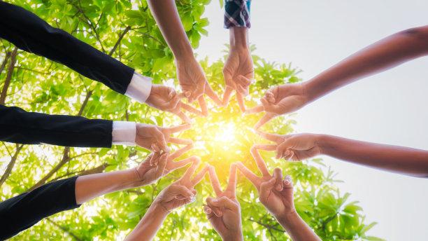 |与人为善与同事关系好，是有利有弊吗？