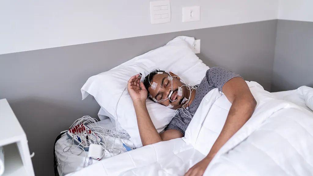 科普｜科学家首次拍下人类睡觉时大脑的清洗全过程，熬夜变傻有科学依据！