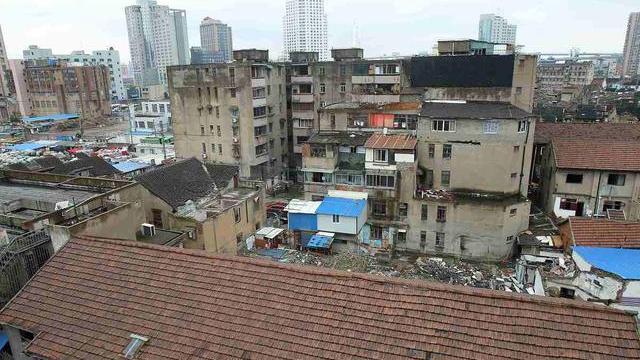 未来几年，楼梯房和电梯房谁更保值？如果是你的话，会怎么选择？