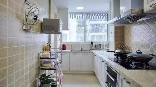 可算入住新家了，朋友都说头一次见飘窗这么装，太实用了！