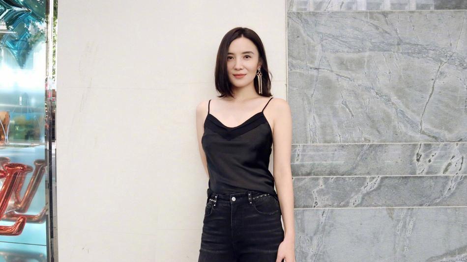 海清|海清曾在墙角抽烟，黄磊怒吼：不想上学回家去！海清：关你屁事