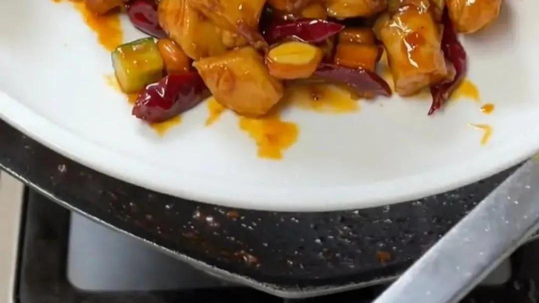 宫爆鸡丁|喜欢吃宫爆鸡丁在家自己做，鲜香又嫩滑，每次吃都觉得做得不够