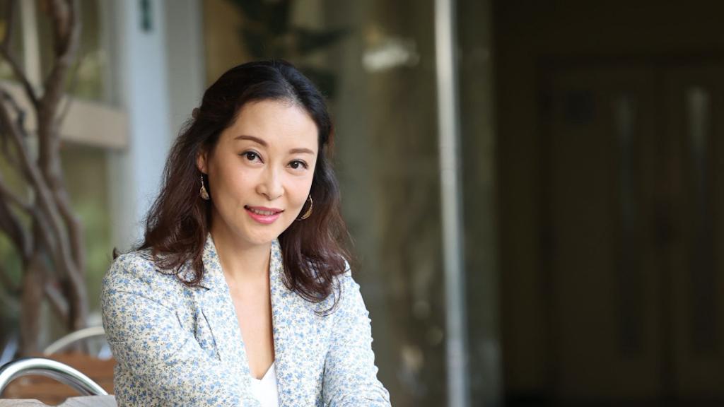 杨卓娜|杨怡姐姐自曝明年结婚，与富商同居生女13年，无怨无悔照顾俩继女