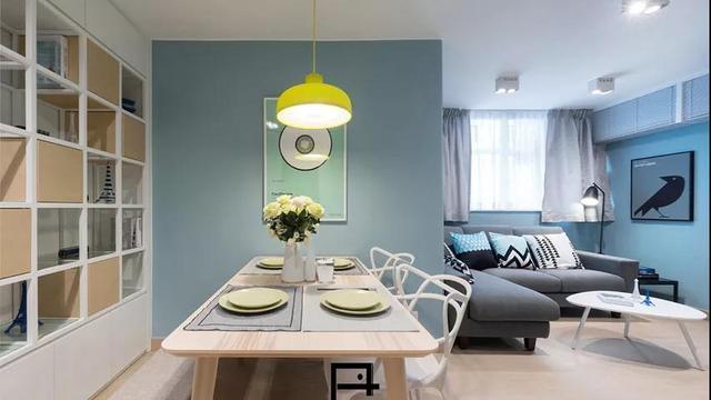 香港52㎡公寓挤4口人！房子小不说，朋友还称：只有土豪住得起