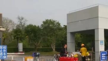 外卖员贪小便宜多次偷拿外卖被抓，因多次盗窃将被追究刑责