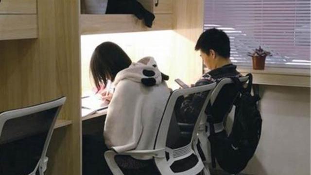 大学生|大学生成“穷忙族”代言人，收入只能勉强维持生活，读书出路在哪