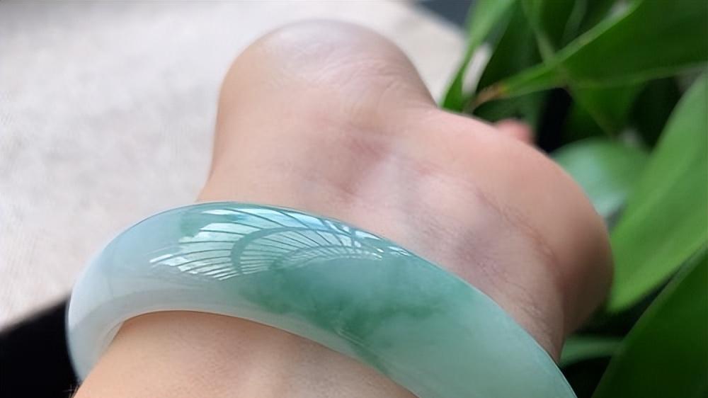 翡翠|什么是翡翠手镯的煮蜡？
