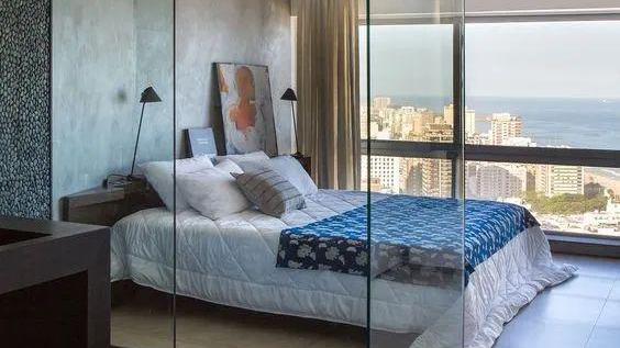 条件允许的话，更建议床边用这7个做隔断，至少能再多一个功能区