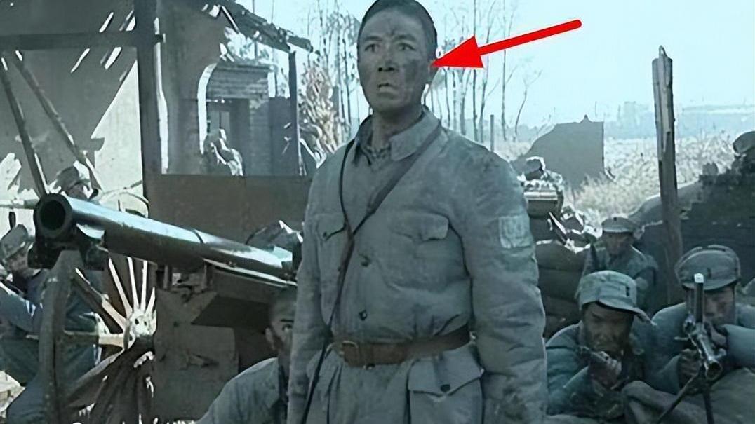 经典|一件肚兜穿40集、纸板做成头冠，这5部剧居然“穷成经典”