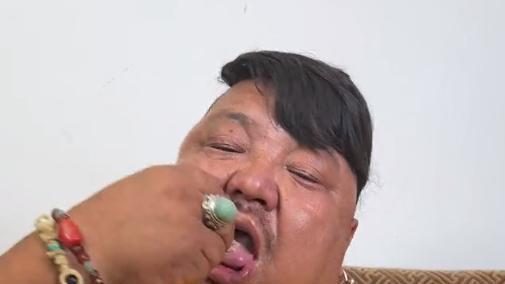300斤的恩克被迫减肥，兄弟接连上门捣乱，网友：怕他活得长