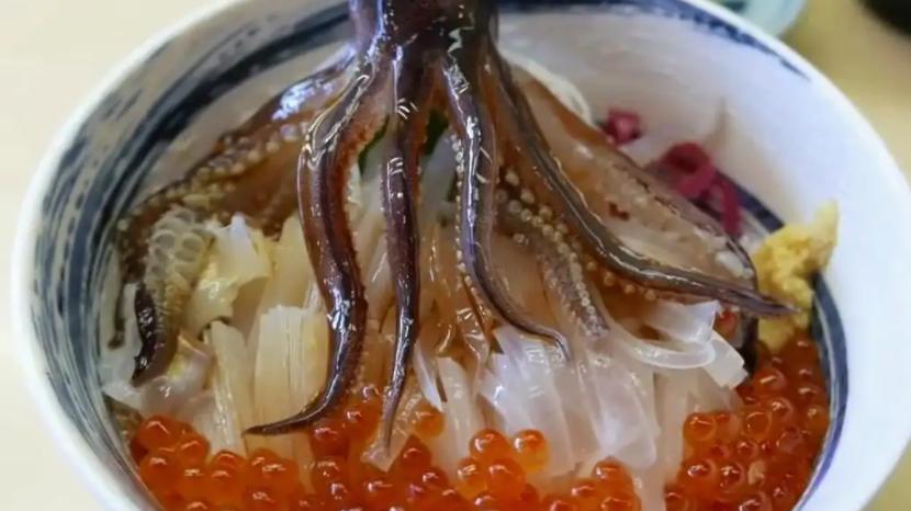 鱿鱼|你听过“骨泳料理”吗？被剔除鱼肉还要游泳，日本料理有多变态？
