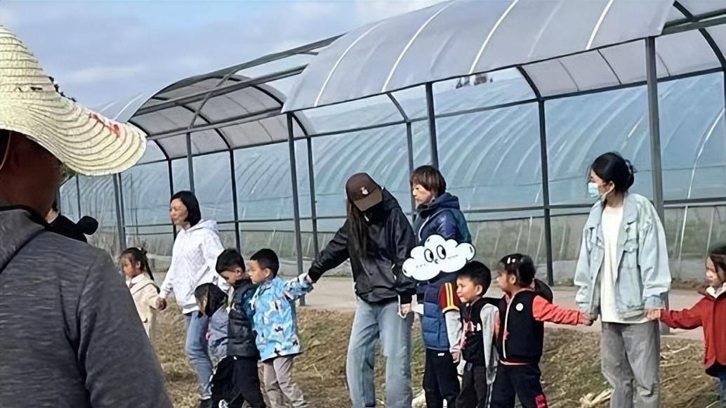 黄晓明|离婚1年后，黄晓明重装在上海的5层别墅婚房，外形朴素临近大马路