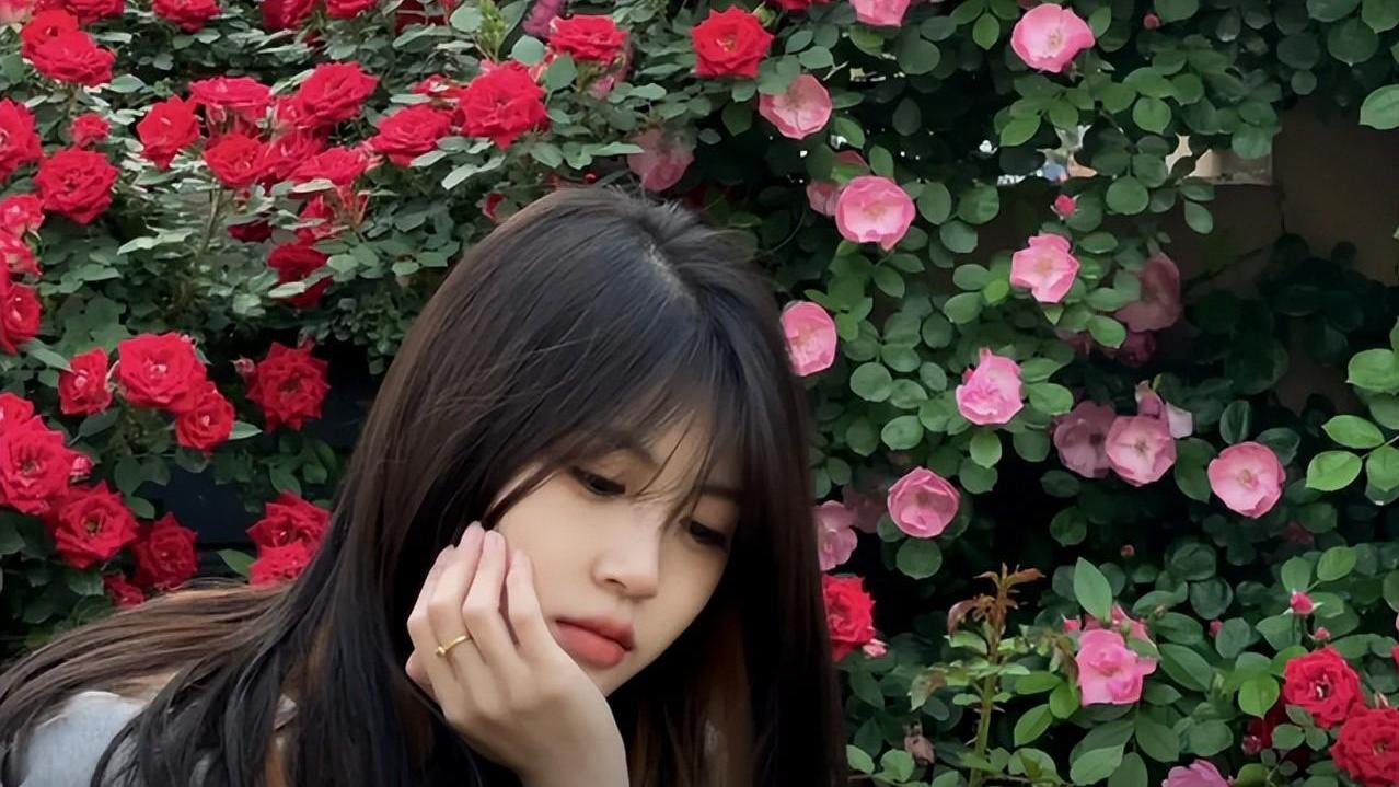 女子刚被送走就通知延迟开学，瞒着妈妈偷偷回家，妈妈反应太真实