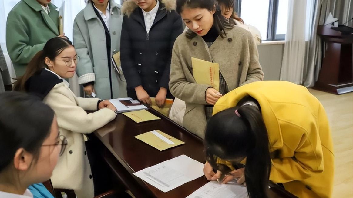 大学生|年薪可达20万的烟草局，为啥9成大学生进不去？学姐说出其中原因