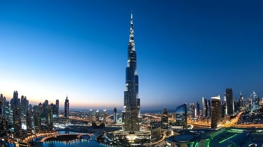 |沙漠中神秘村庄，白天能看到夜晚却销声匿迹，被质疑是地心人？