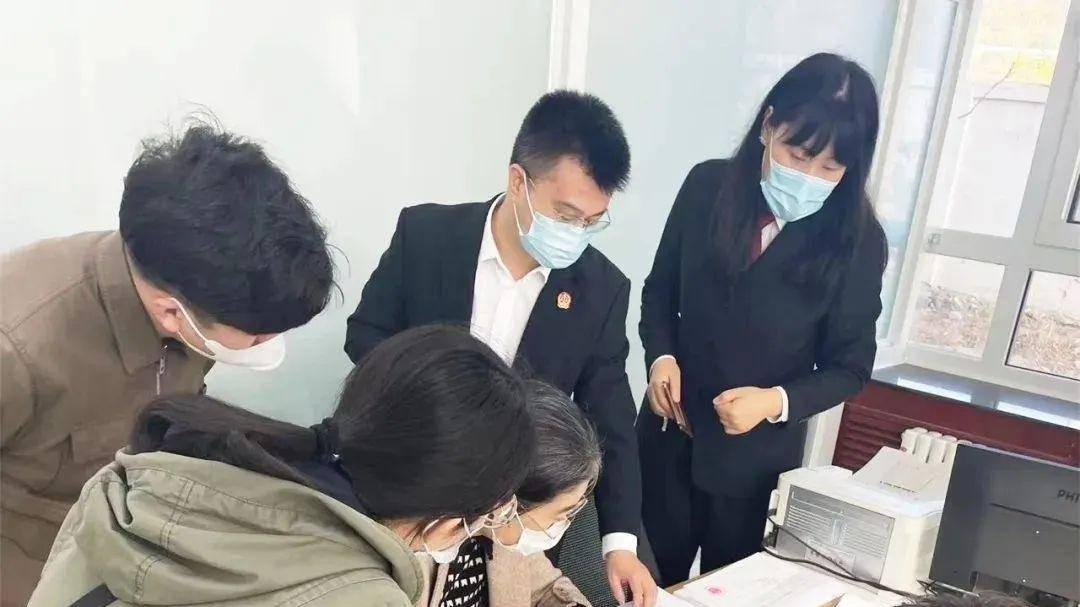 陕西汉中，一女子意外发现去世母亲还有一张银行存款单未支取后，拿着存款单及相关证明到
