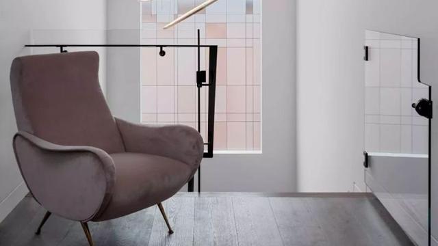 120平蓝色系搭配白色铺垫整个空间，点缀不同的黄来营造清凉优雅