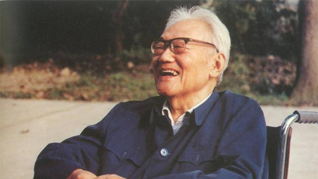 巴金|不婚主义的巴金：对17岁粉丝一见钟情，晚年守着亡妻骨灰30年