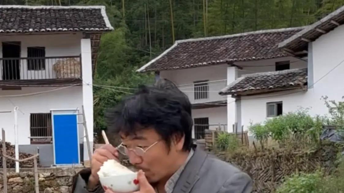 王宝强|贵州大叔模仿王宝强，其实是王宝强当年模仿他。他才是树先生的原型