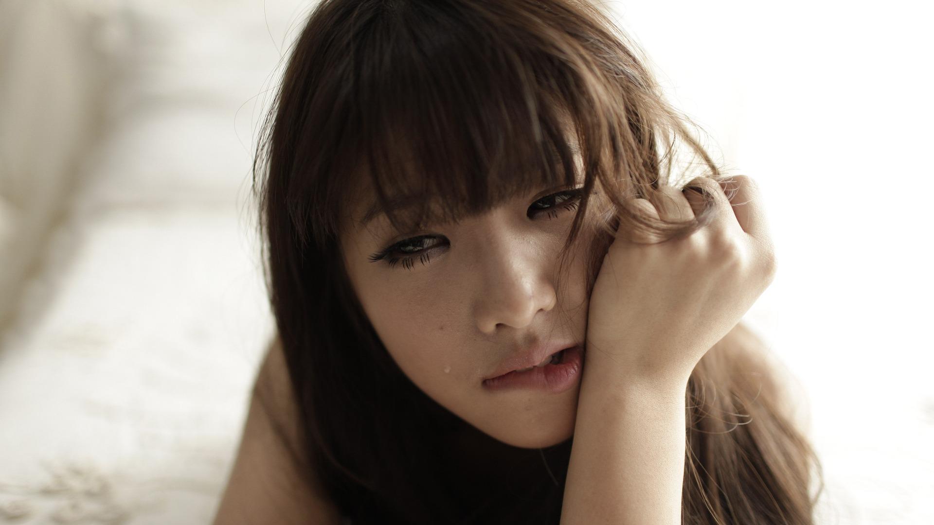 男子被隔离在单位上班和住宿，老婆想聊天，不料却被他经常挂断通话