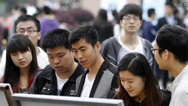 日本|有人提议“996”上班制取代“715”？引发热议，准毕业生开始慌了