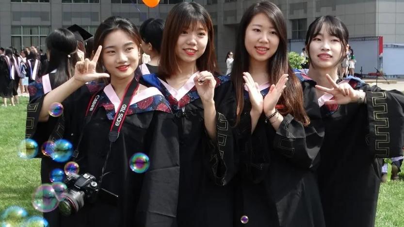 大学生|农村大学生“掏空家底”，大学四年花费18万，家长含泪哭诉现状