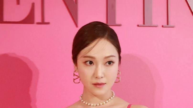 郑秀妍|中国伙食太好，韩国女明星郑秀妍来中国参加节目几个月，已经胖出了游泳圈