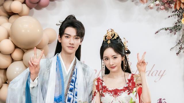 杨幂|杨幂携一古装仙侠剧来袭，狐妖造型冷艳霸气，搭档90后顶流小生