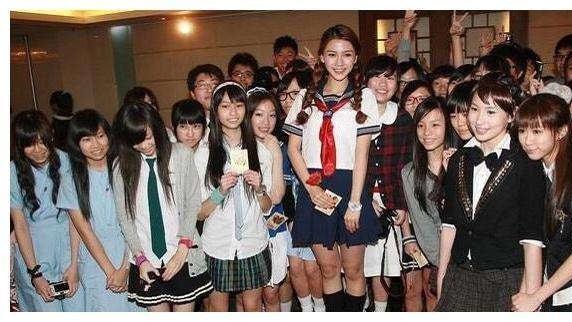 Angelababy|杨颖接电话：打扮下，有个叫黄晓明的大鱼来了，等会安排你们见面