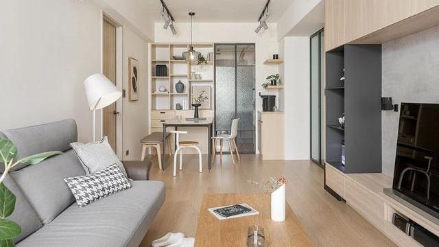 她坚持在玄关加一扇门，家人都觉得很鸡肋，入住后才发现真好用！