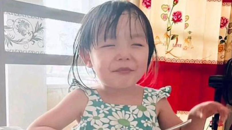4年前不幸丧夫，抱着幼女被婆家赶出门的18岁妈妈，现在怎样了