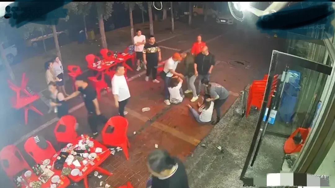 唐山施暴嫌犯全部落网，罪名决定判多久，一个细节值得关注