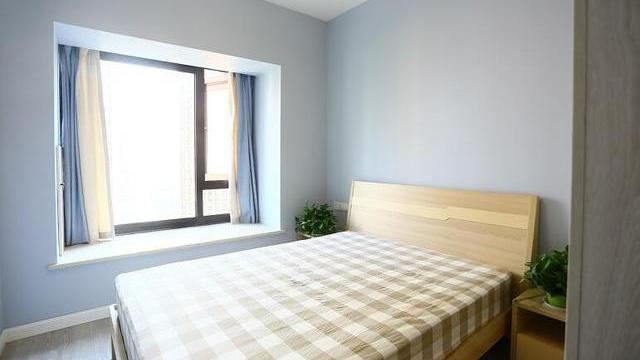 75平米的小户型，简装设计温馨舒适，装修成本12万，朋友说真好看