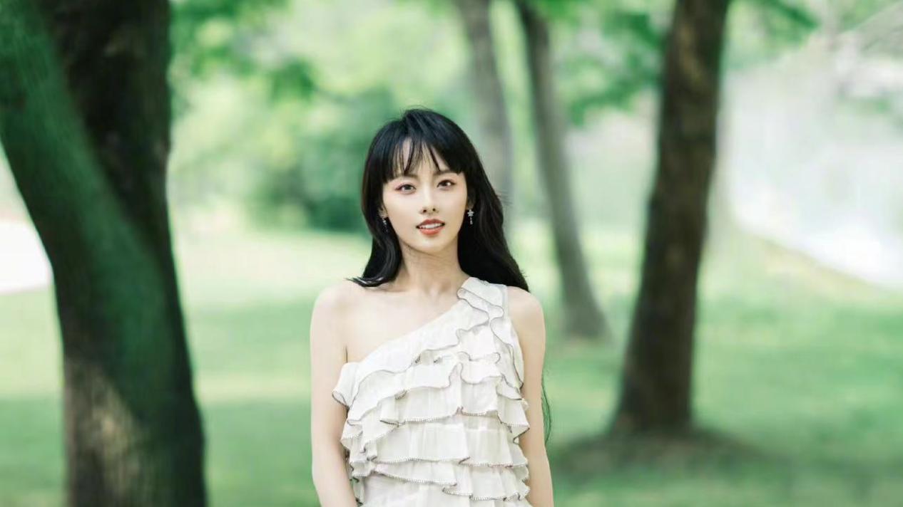 张嘉倪|张嘉倪发文回应暗指婚变！买超出轨女生身份曝光，21岁北电女学生