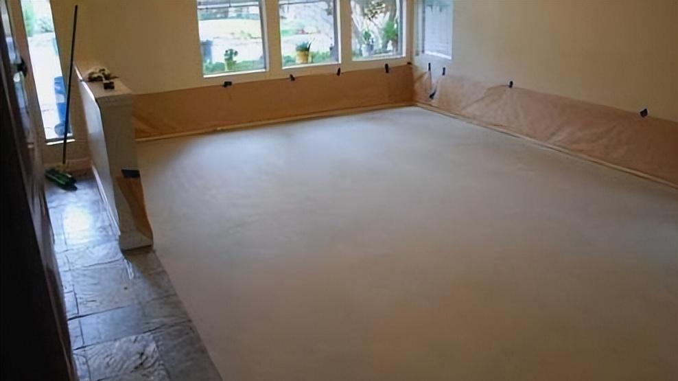 为什么有钱人家里很少见铺瓷砖了？听水泥工一说，后悔没早点知道