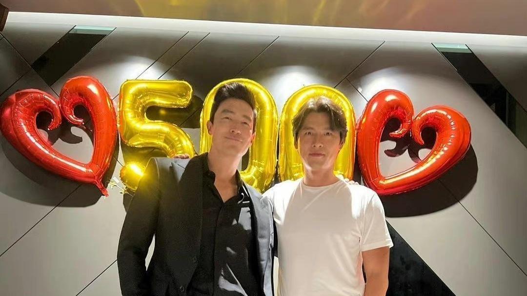 玄彬|玄彬与丹尼尔合照庆共助2观影人数突破500万，婚后身材发胖好幸福