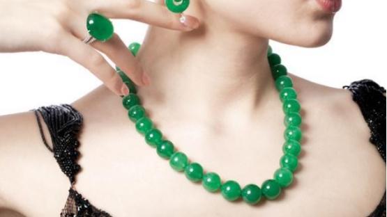 翡翠|女性为什么这么钟意翡翠项链？
