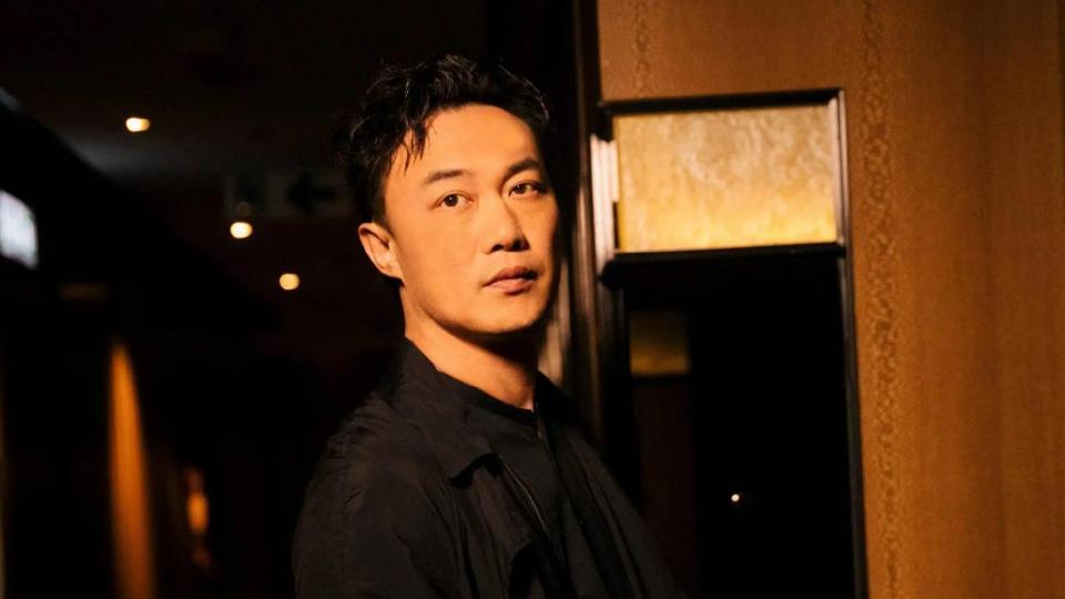 陈数|陈奕迅新歌《人啊人》上线，是谁还在翻来覆去的听《孤勇者》