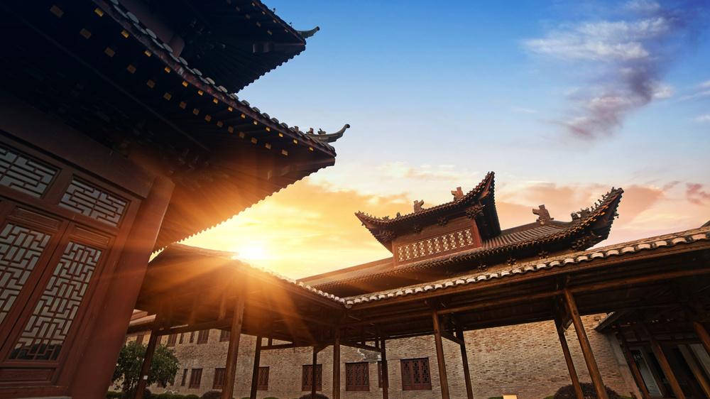 人类的诞生与月球息息相关，那么月亮是什么时候就在空中了呢？
