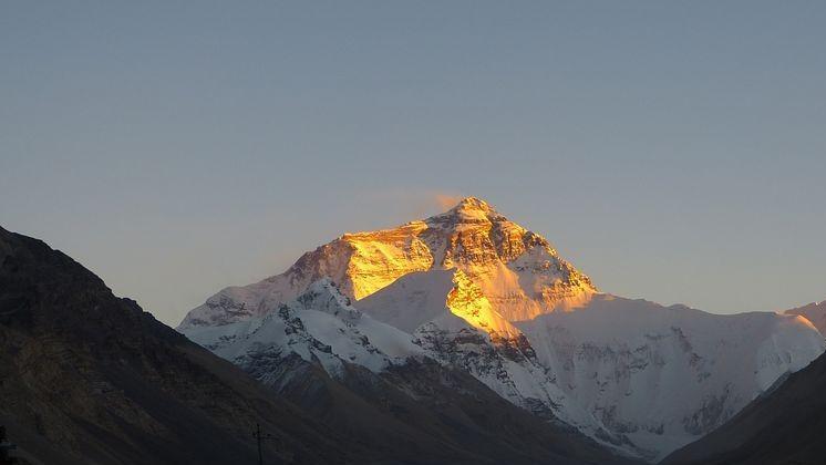 尼泊尔|珠穆朗玛峰有一半在尼泊尔境内，为何最终归属权却是“中国”？