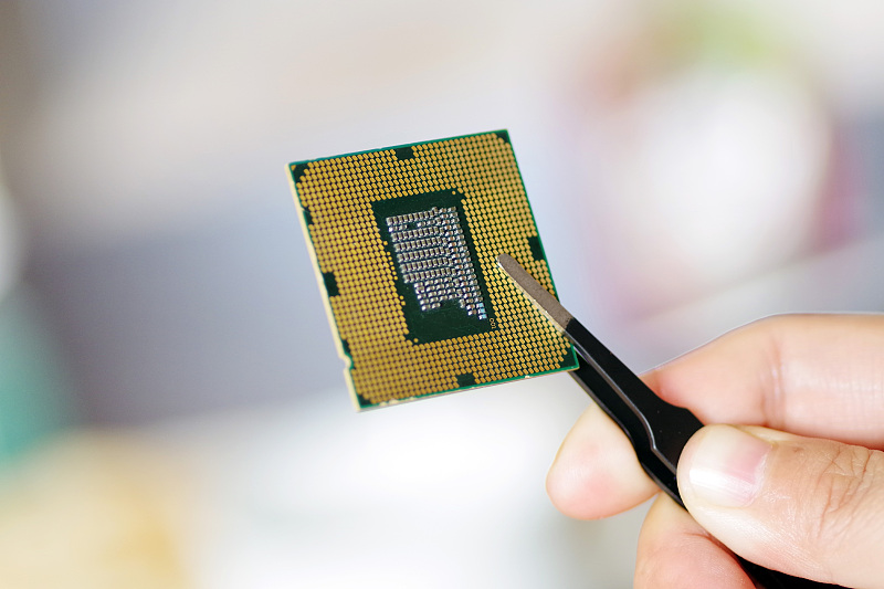 折叠屏|英特尔尝试谜之操作，付费解锁芯片，不知道套路多少人