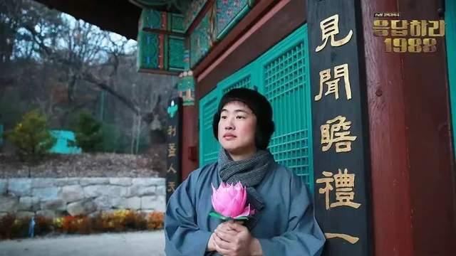 离开寺庙的女硕士：佛灯下“摸鱼”，“下山”后卷自己
