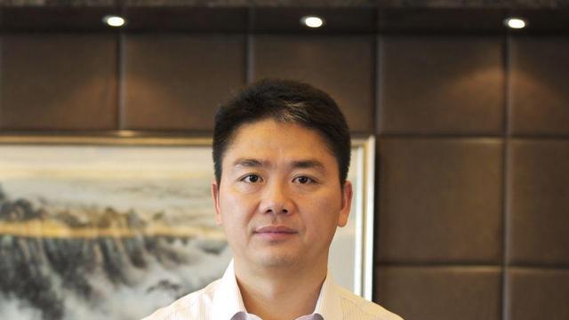 章泽天|刘强东与初恋再同框！被指比奶茶更像夫妻！