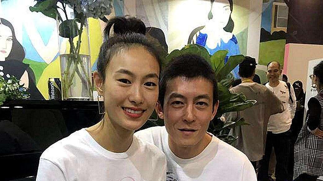 马伊琍|马伊琍与富豪聚会！男方是秦舒培的前夫，被搂进怀里害羞甜笑