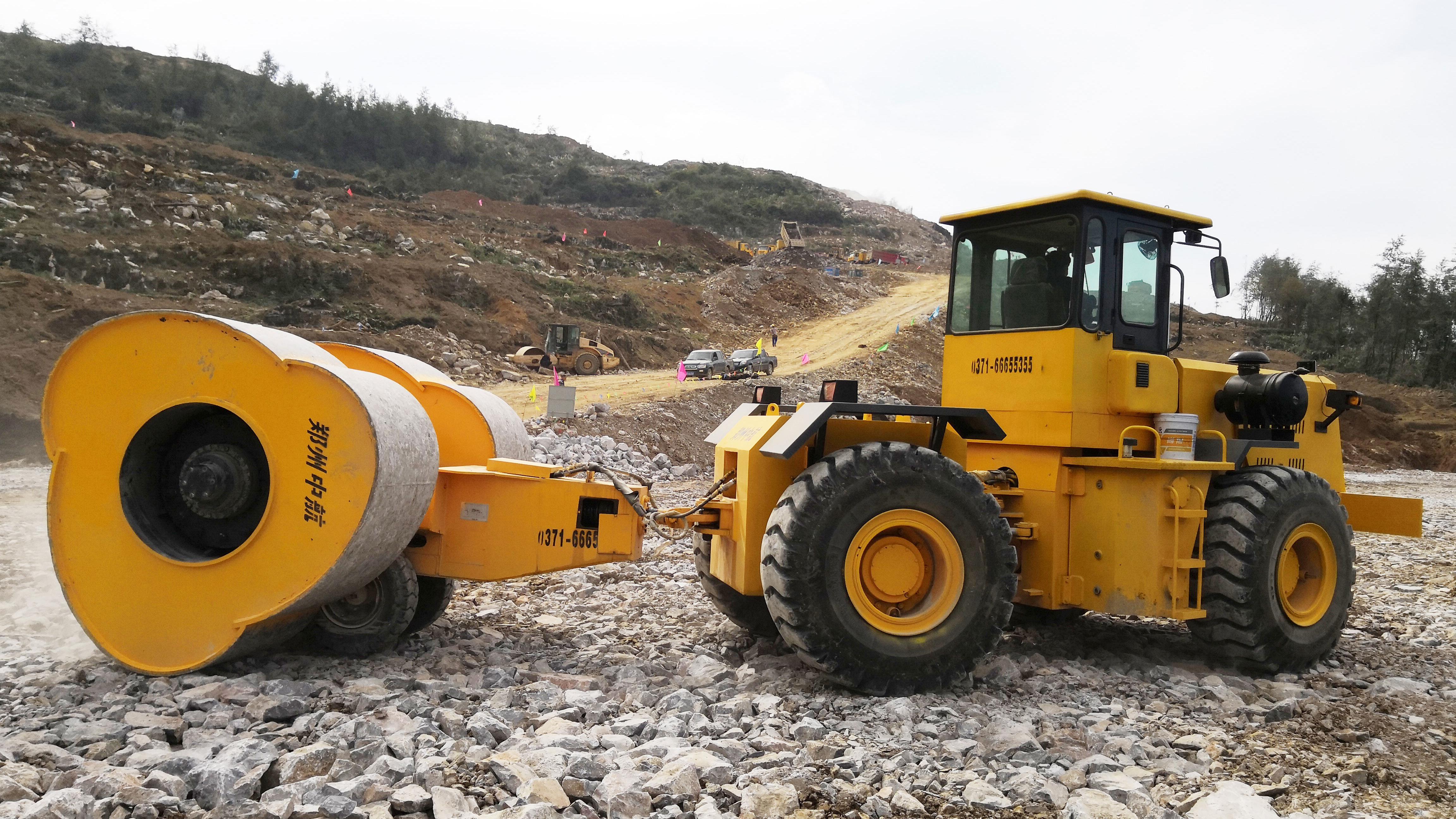 铲车拉的冲击碾压机怎么安装？冲击式压路机的压实效果