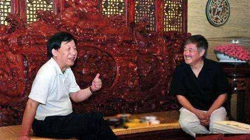 赵本山|易中天来拜访赵本山，赵本山搬出一箱黑茅说：咱哥俩今天不醉不归