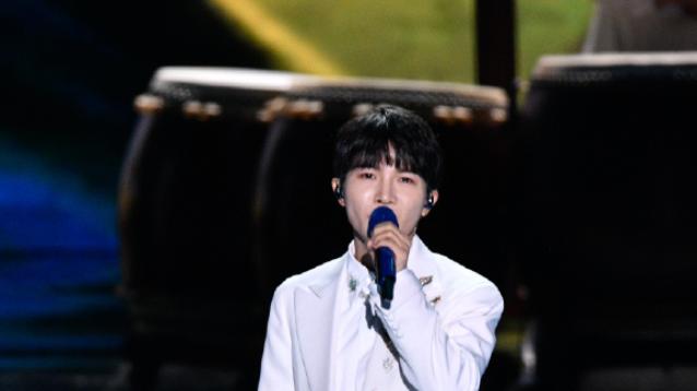 周深|金鸡奖颁奖典礼：周深《美美》好听，朱一龙获得最佳男主角！