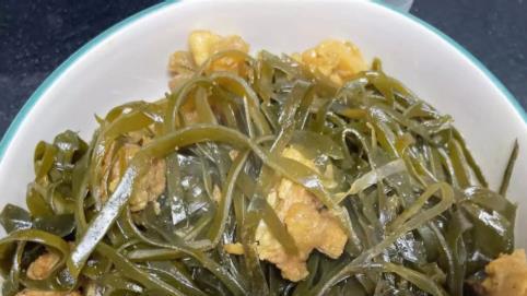 安徽女子花2h给全家人做饭，小姑子嫌三嫌四，老公：爱吃吃不吃滚