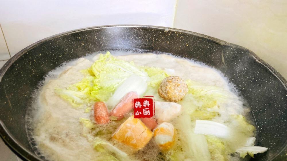 |简单来一个麻辣烫似的汤锅吃吧，不用烧菜了，简单又美味