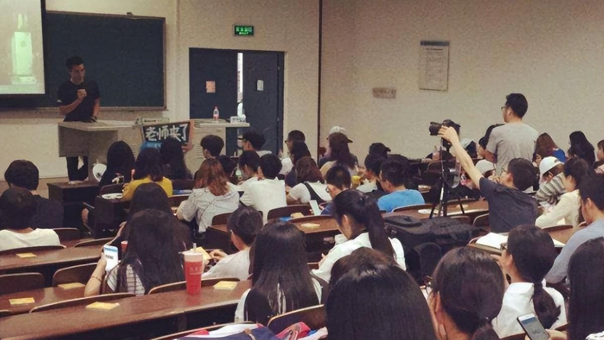 迪拜|大学生形成良好的金融素养，对于未来职场有哪些帮助？